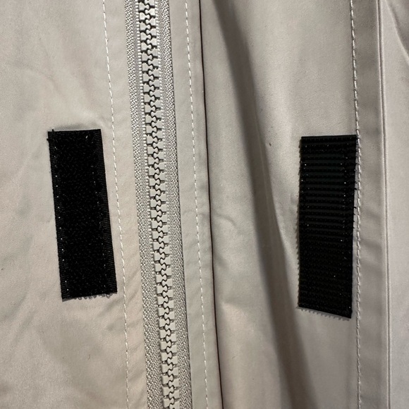 NWT Men’s Sz:L Grey Coofandy Rain Coat. Hooded. Fill Zip. Pockets. Mesh Interior - Picture 13 of 16